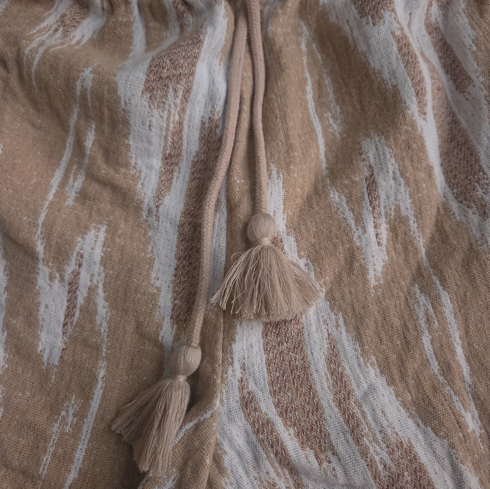 aerie High Waist Ikat-Print Shorts in Beige & White Cotton Vacay Boho Beach Lg. - Picture 6 of 9